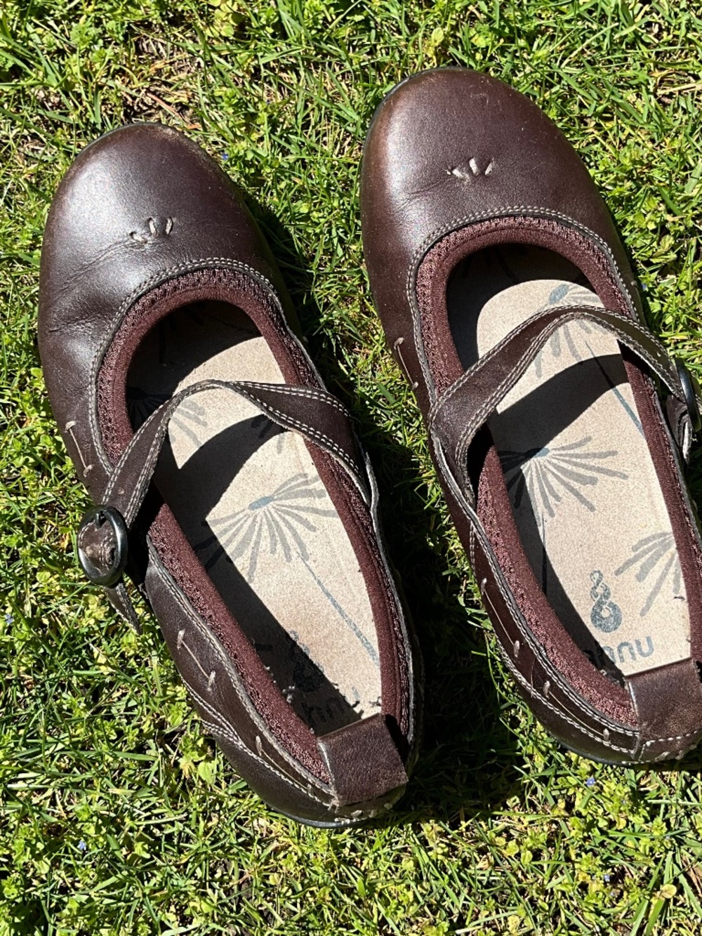 Ahnu shoes, size 8.5, leather with straps